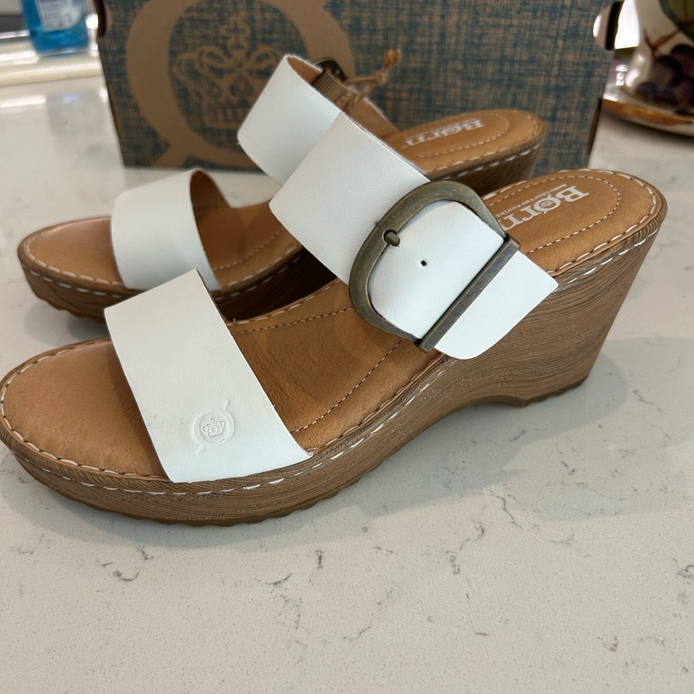 BNIB Born Emily White Leather Wedge Sandals - 7M (EU 38)